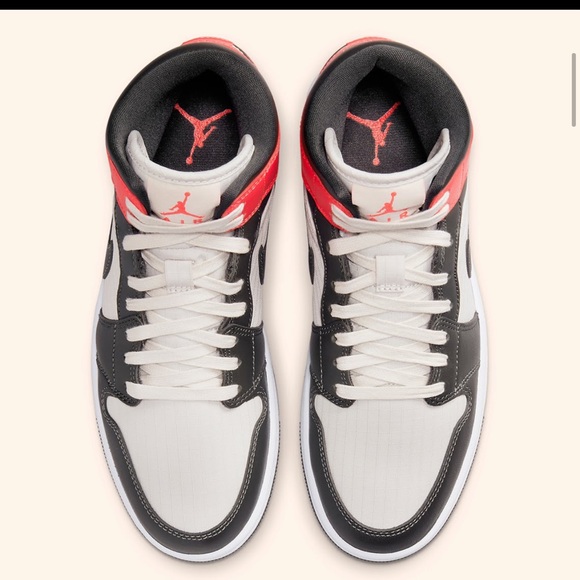 Air Jordan 1 Mid "Light Orewood Brown" Women’s Sz 6 - Picture 3 of 6